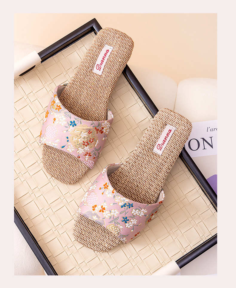 Ciabatte da donna vintage con ricami floreali