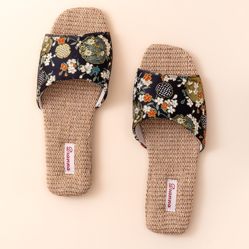 Ciabatte da donna vintage con ricami floreali