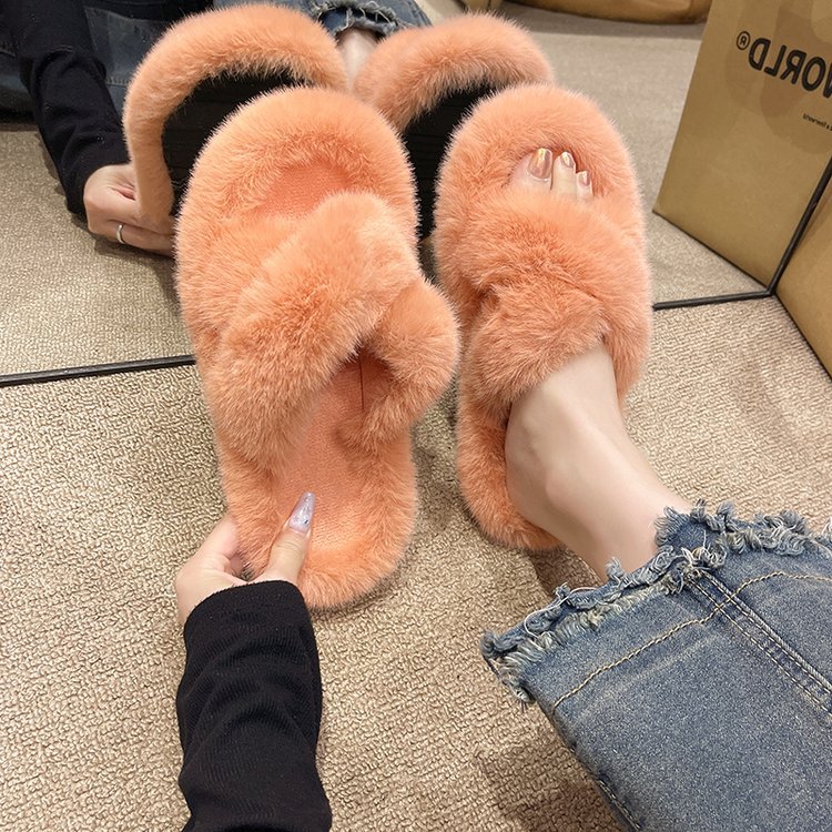 Pantuflas de mujer con tiras cruzadas y suave piel sintética. 5