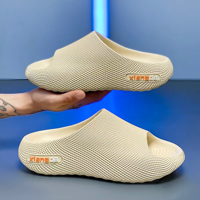 Ciabatte unisex con suola spessa e testurizzata. 3