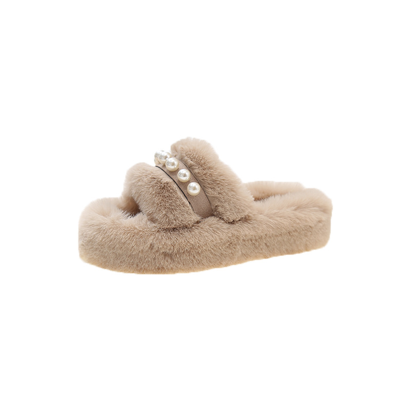 Pantuflas de mujer de pelo suave con puntera abierta y tira de perlas.