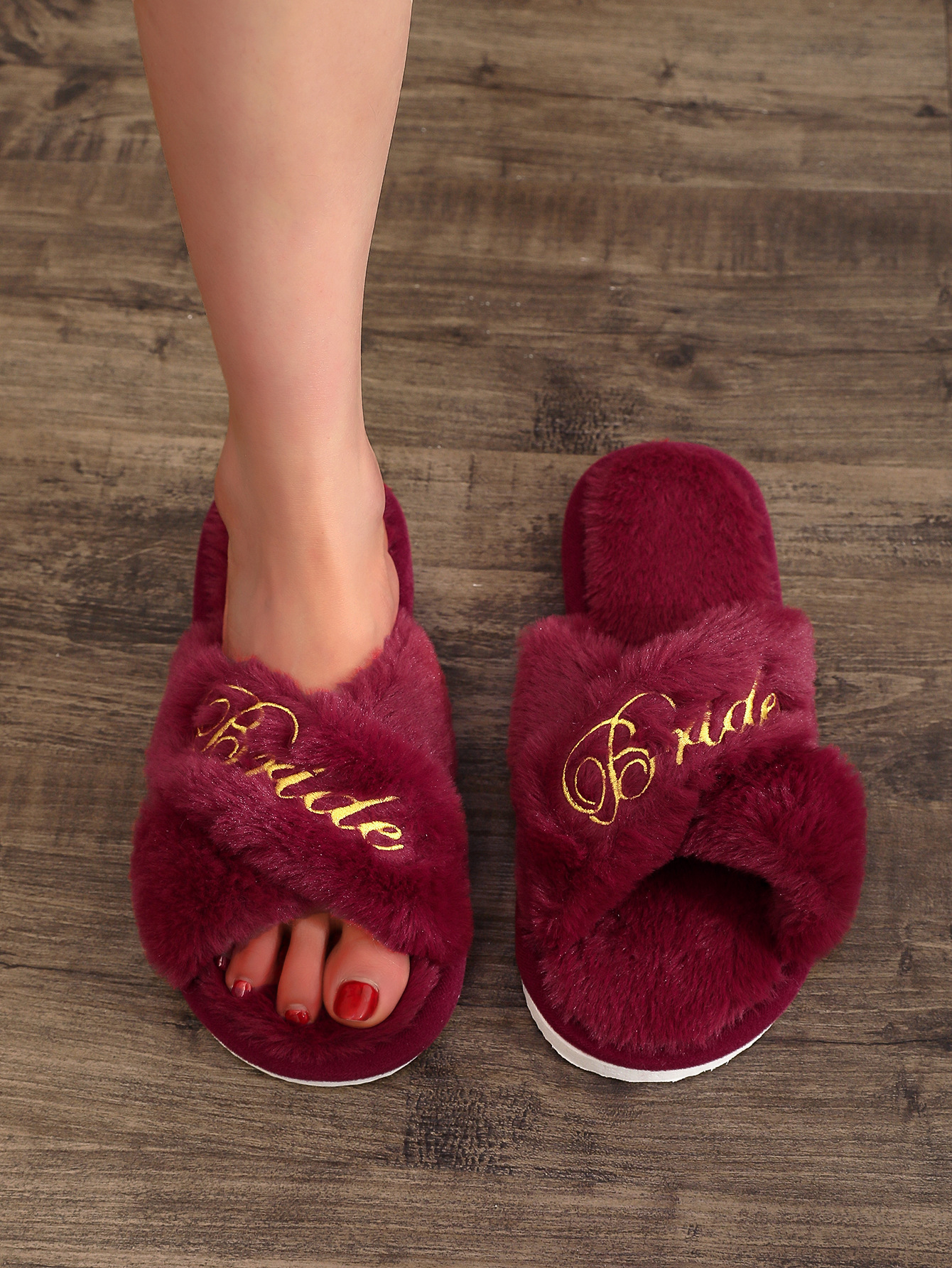 Pantofole da donna in peluche con cinturini incrociati e ricamo "Sposa"