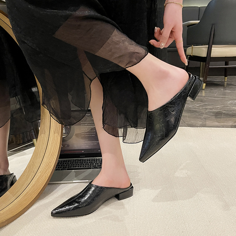 Mules da donna con punta affusolata e tacco basso a blocco