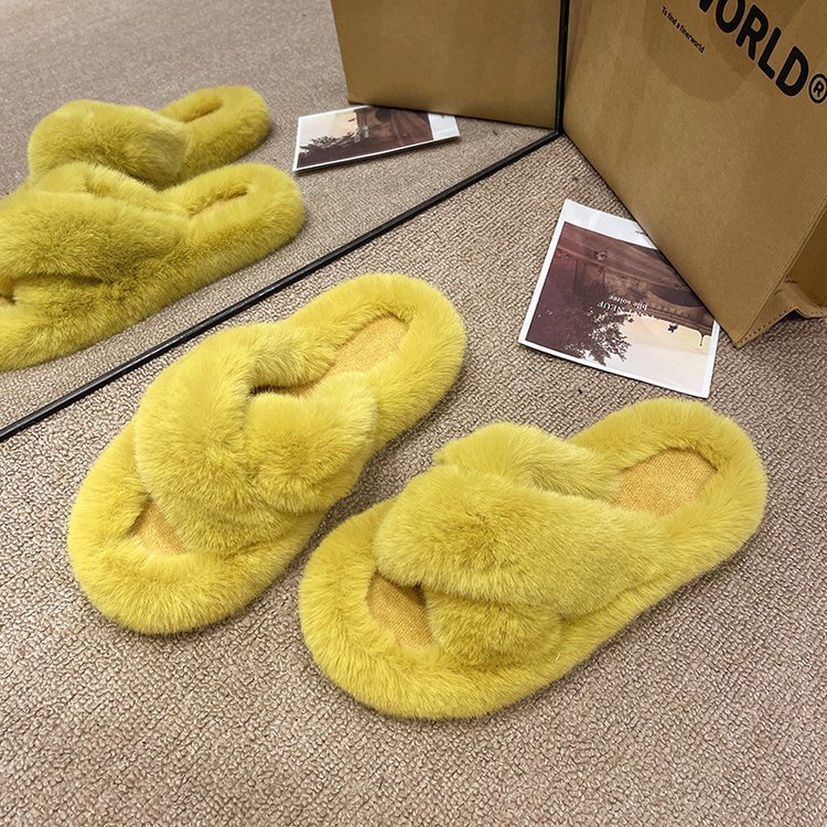 Pantuflas de mujer con tiras cruzadas y suave piel sintética. 8