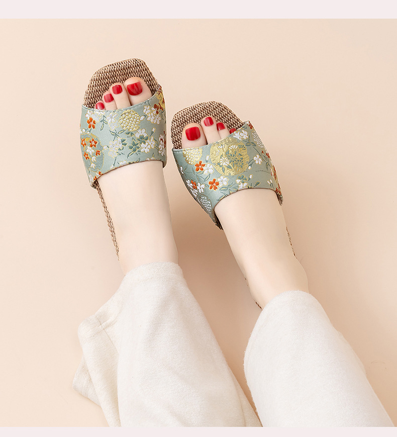 Ciabatte da donna vintage con ricami floreali