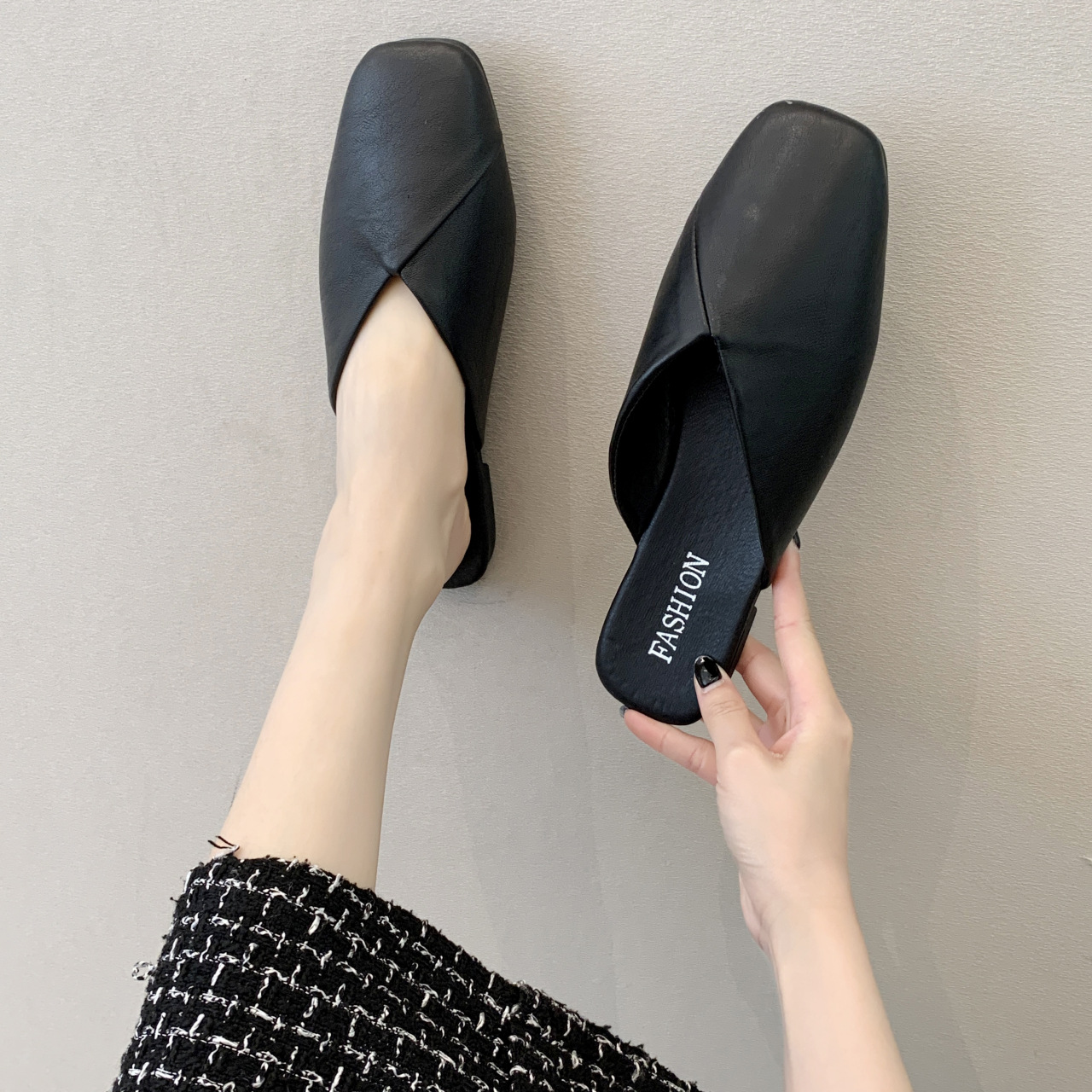 Ciabatte basse minimaliste da donna con punta quadrata 3