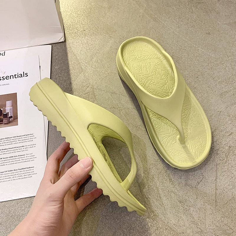 Dames teenslippers met platformzool en gestructureerd voetbed. 4