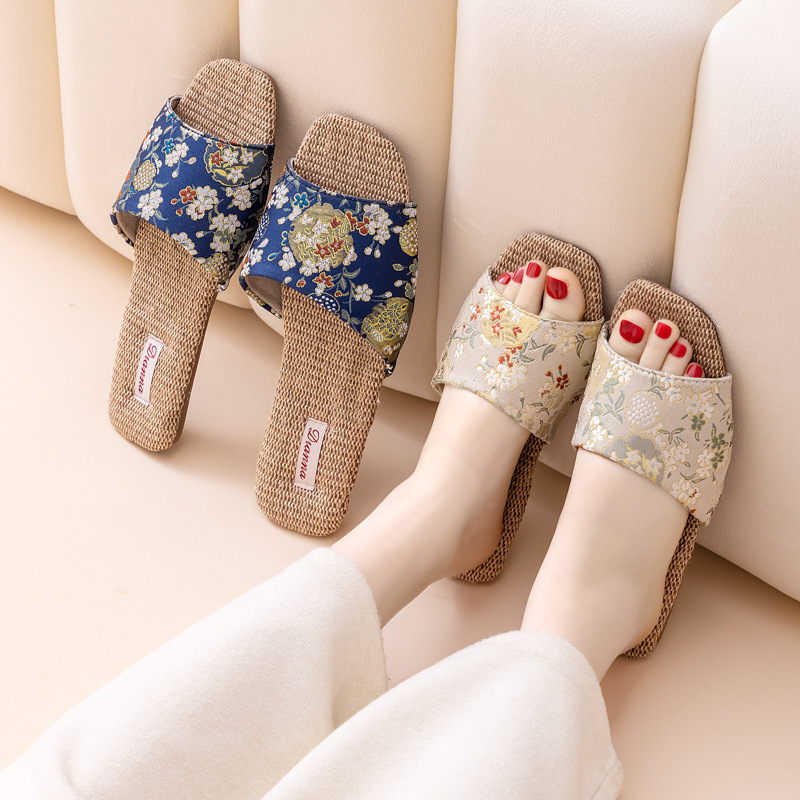 Ciabatte da donna vintage con ricami floreali 5
