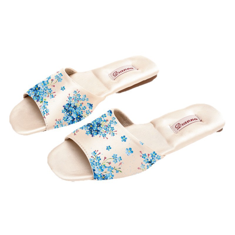 Elegante flache Damenpantoffeln mit Blumenmuster