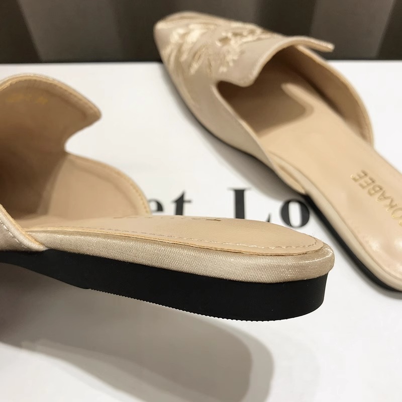 Damen-Pantoletten mit besticktem Blumenmuster