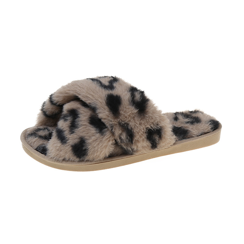 Pantofole da donna morbide con stampa leopardata e cinturino incrociato 9