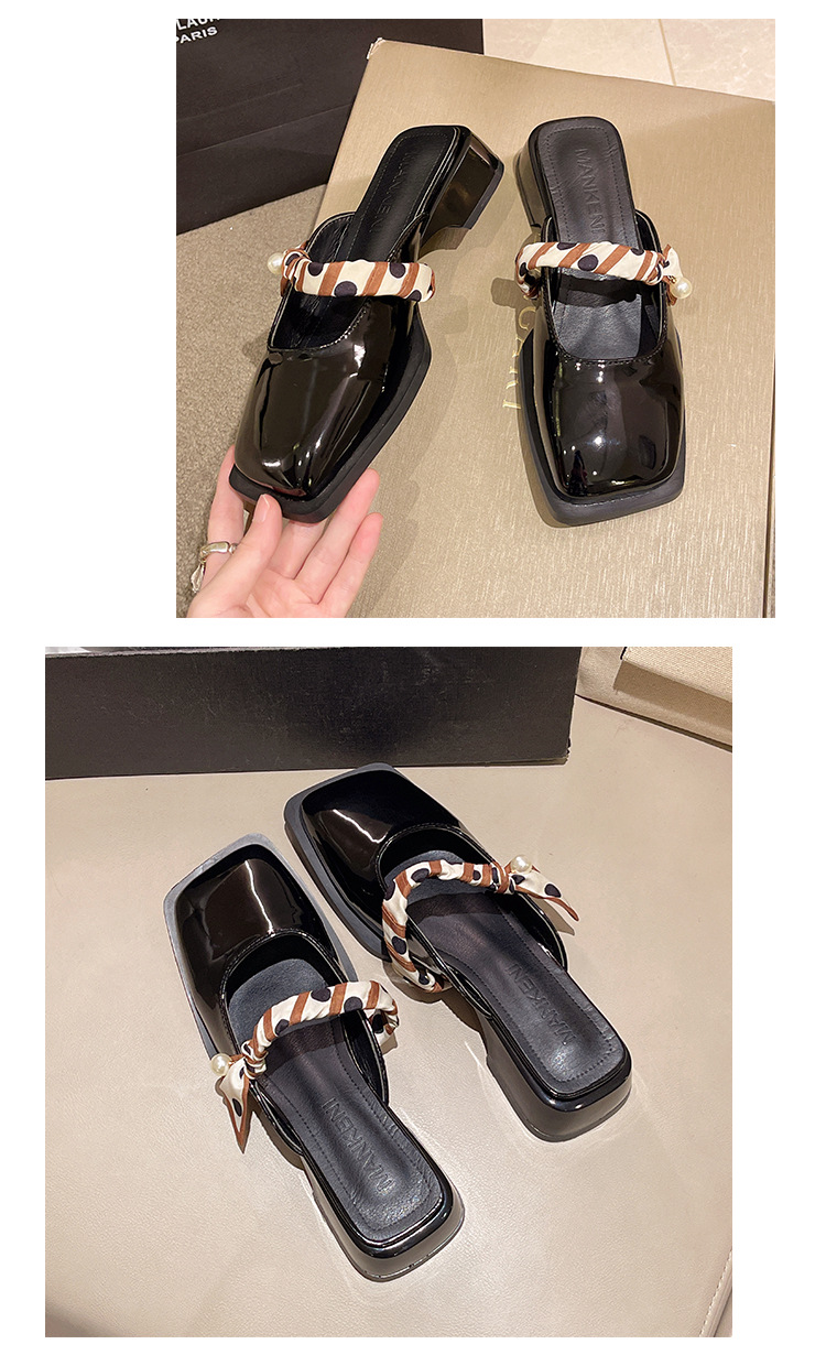 Mules de charol con punta cuadrada para mujer con cinta de lunares