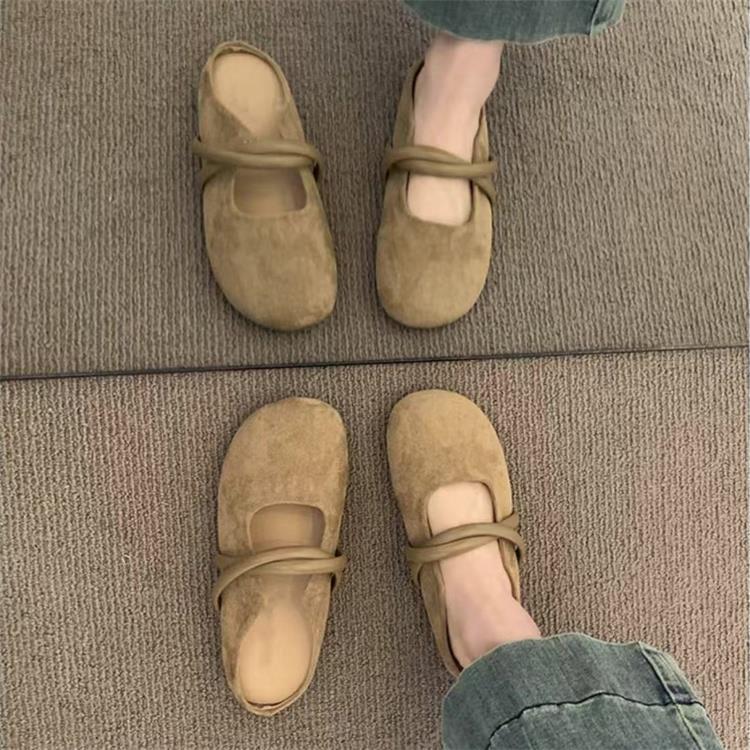 Scarpe basse da donna Mary Jane in camoscio, modello slip-on.