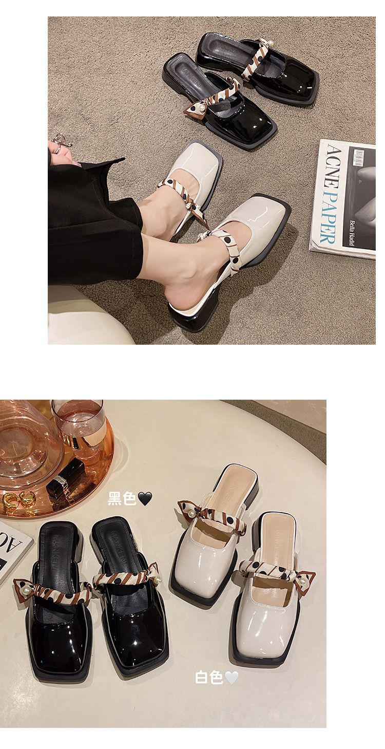 Mules de charol con punta cuadrada para mujer con cinta de lunares