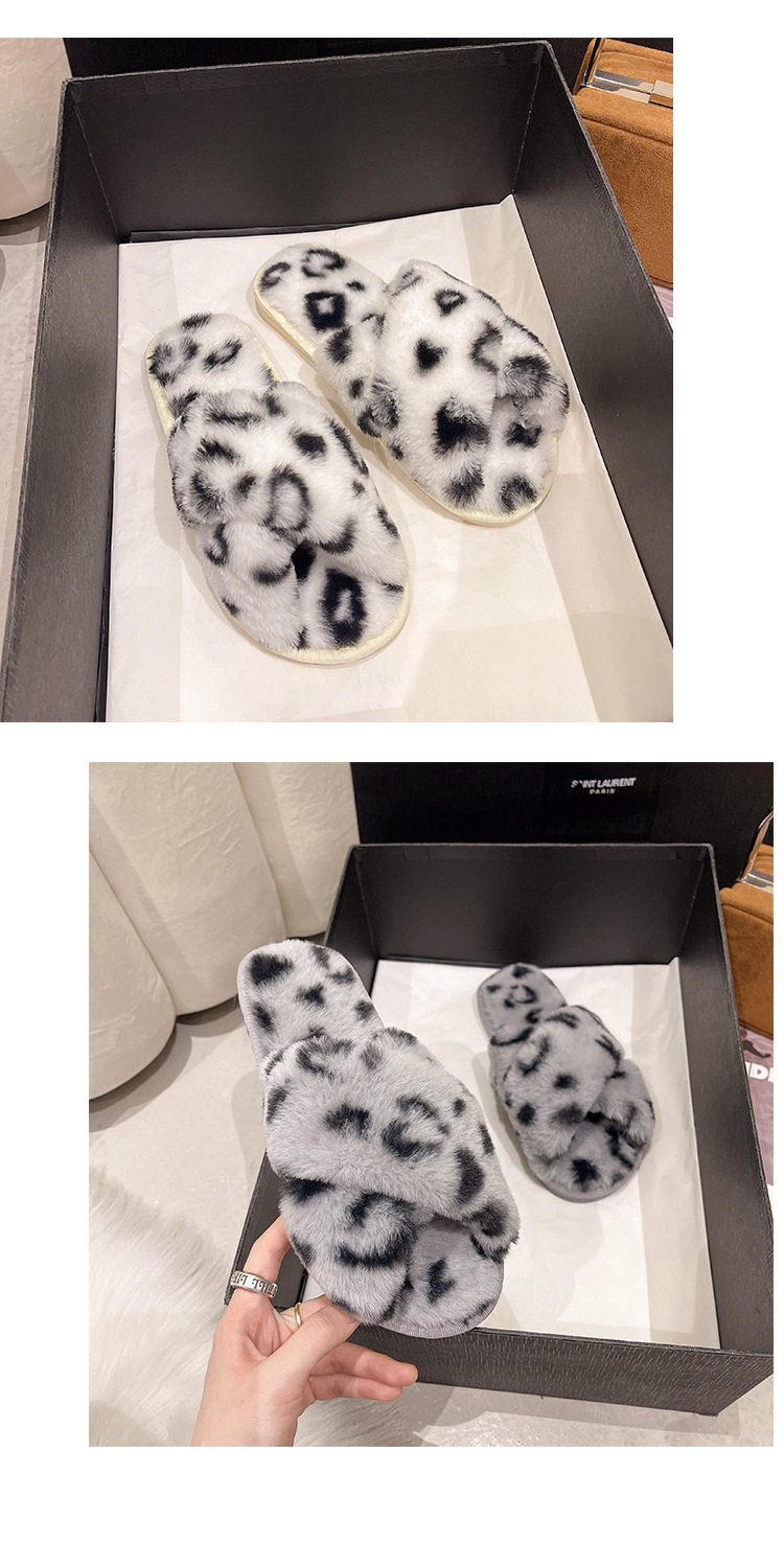 Pantofole da donna morbide con stampa leopardata e cinturino incrociato