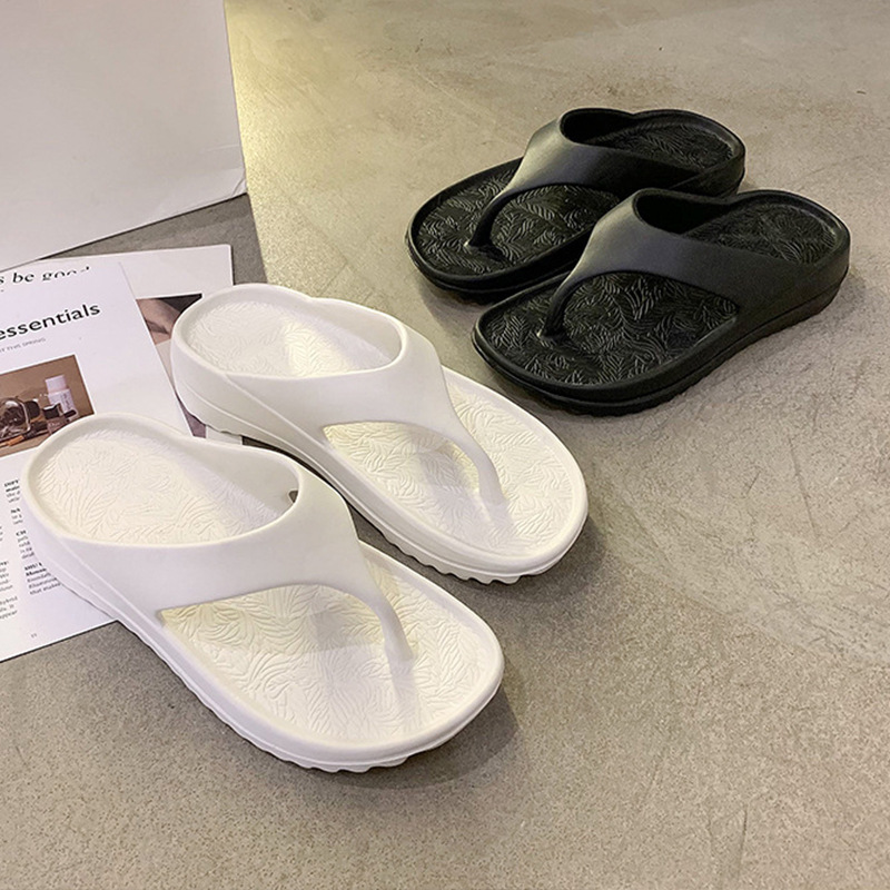 Dames teenslippers met platformzool en gestructureerd voetbed. 3