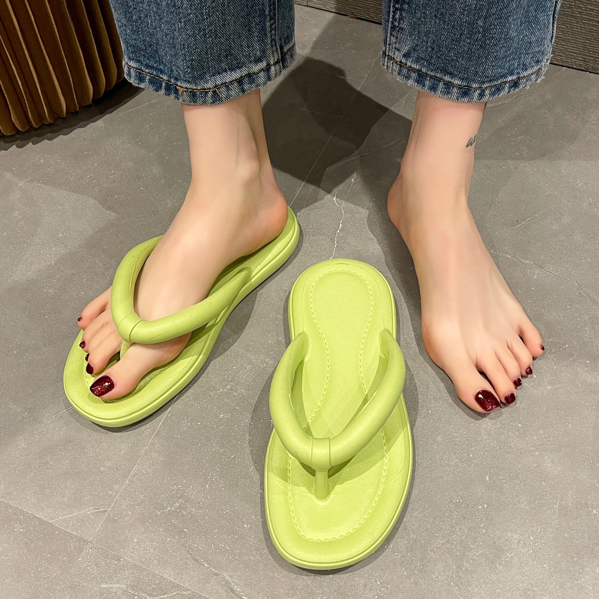 Sandales plates minimalistes à brides bouffantes pour femmes 4