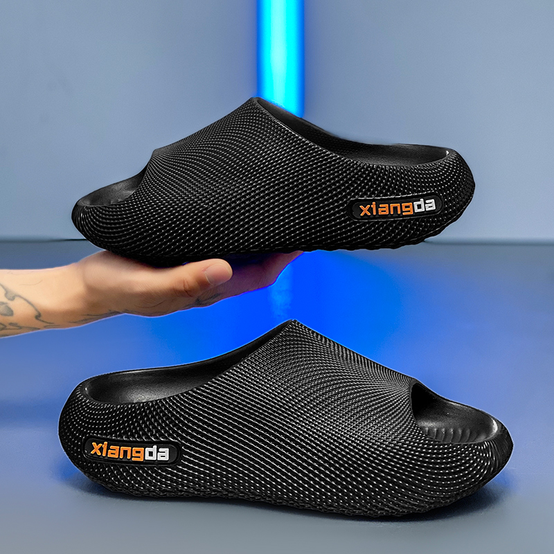 Ciabatte unisex con suola spessa e testurizzata. 4