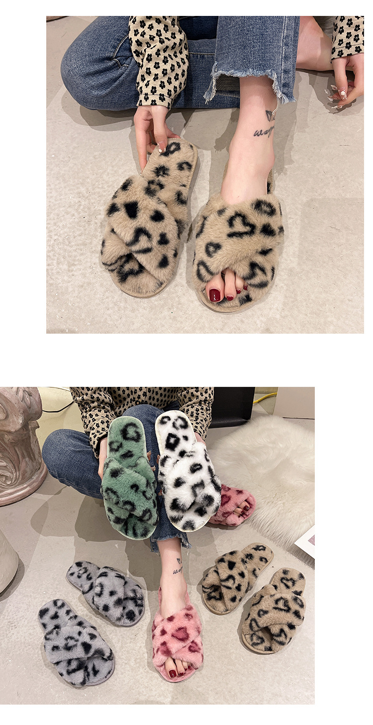 Pantofole da donna morbide con stampa leopardata e cinturino incrociato