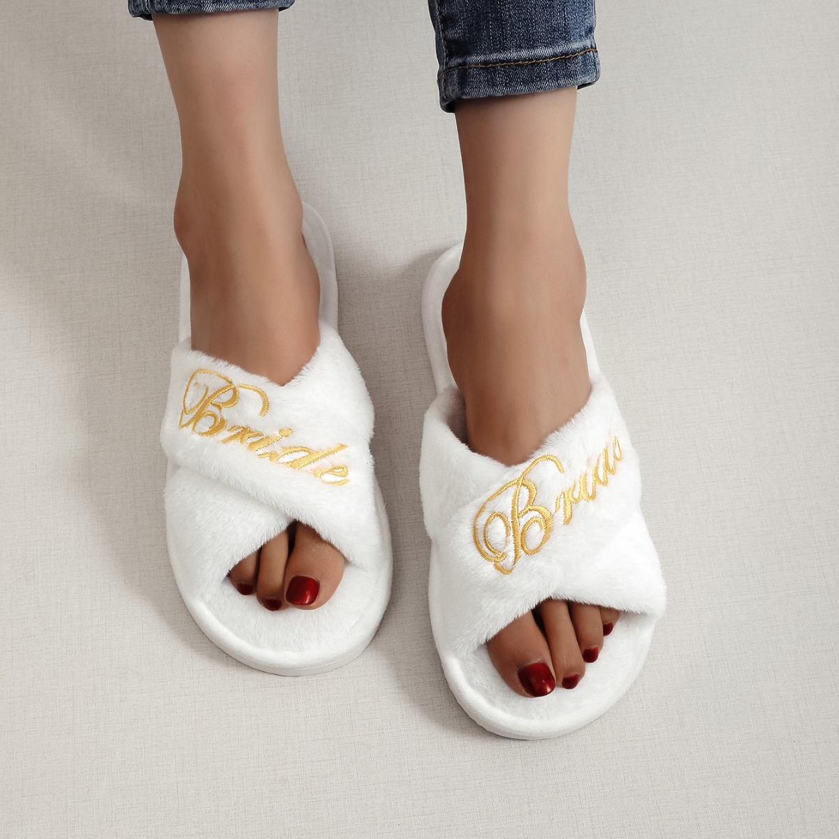 Pantofole da donna in peluche con cinturini incrociati e ricamo "Sposa" 2