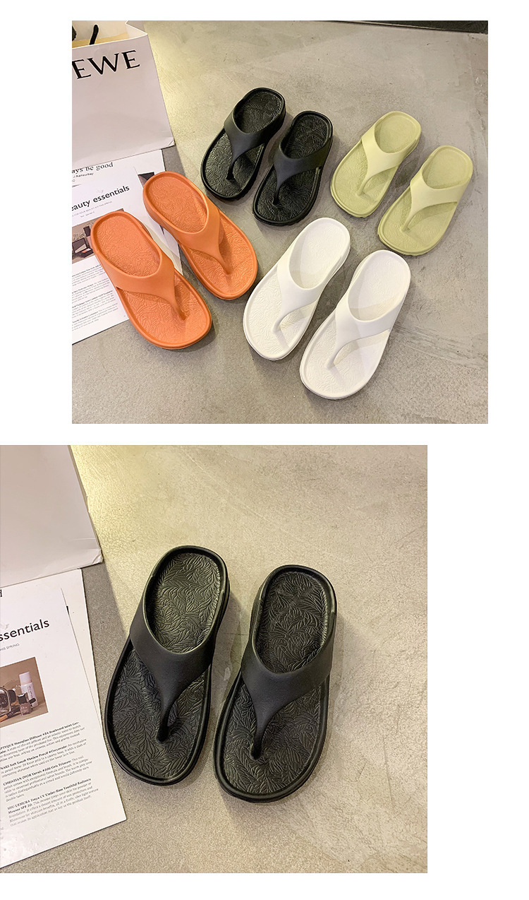 Dames teenslippers met platformzool en gestructureerd voetbed.