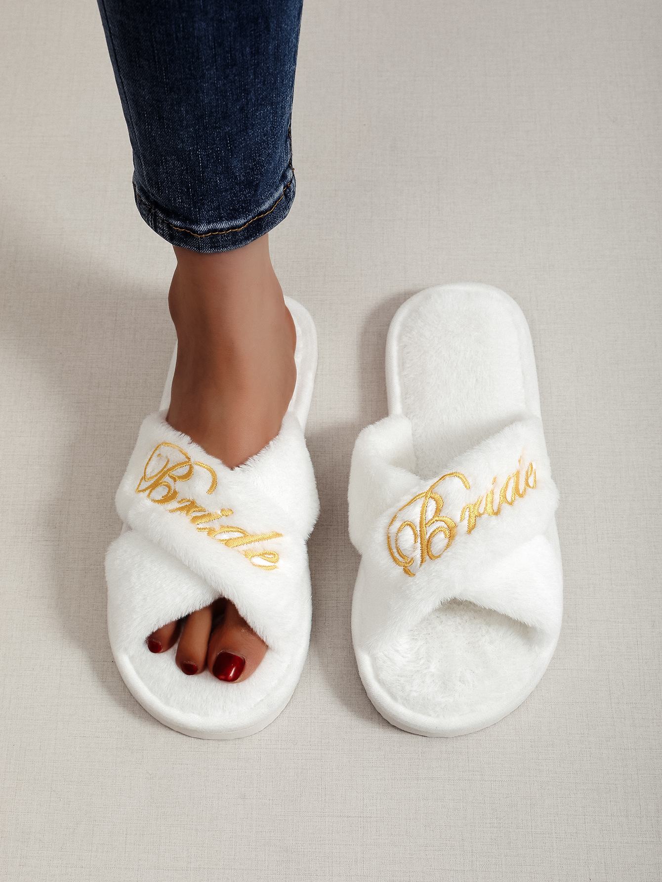 Pantofole da donna in peluche con cinturini incrociati e ricamo "Sposa"